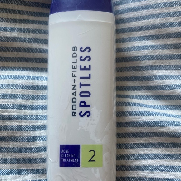 Rodan + Fields Spotless Acne Treatment - White and Purple - Picture 1 of 2